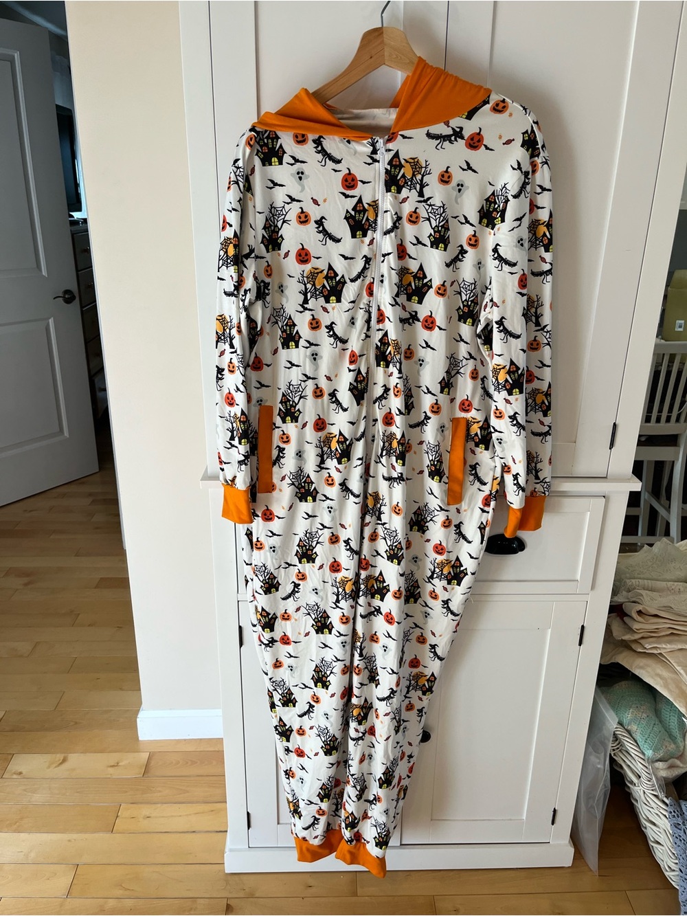 Halloween Pumpkin Print Hooded Jumpsuit - White & Orange